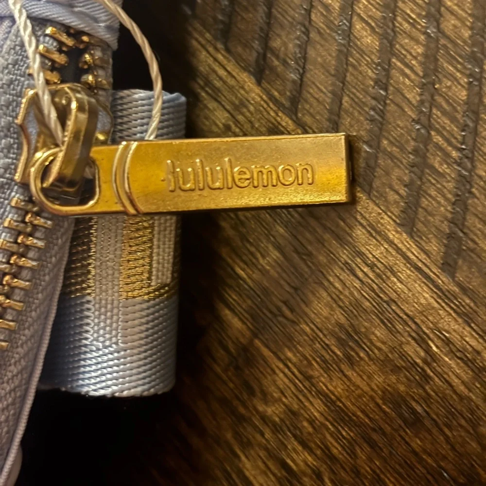 Lululemon Everywhere Belt Bag 1L Pastel Blue Gold Hardware Gold Strap NWT - Picture 4 of 14